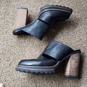STRATEGIA Leather chunky mules